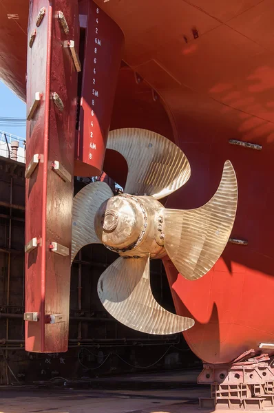 Shipyard - ship in the dock — Stock Photo, Image