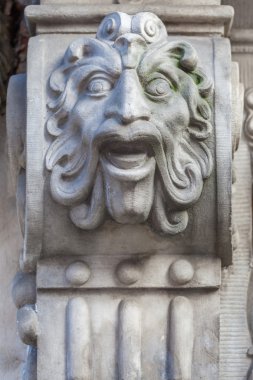 tarihi binalar ile oyulmuş süsler