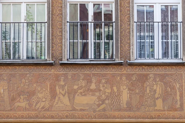 Decorations on the facade of the building — Stock Photo, Image