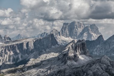 Dağ doruklarına dolomites - İtalya içinde