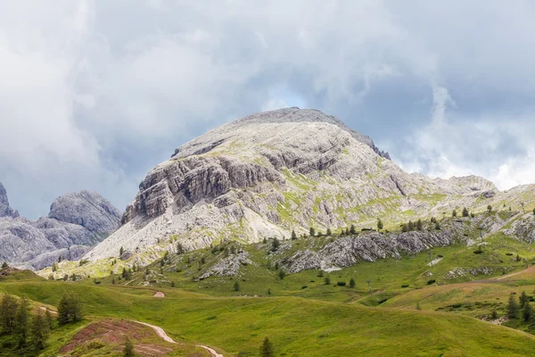 Bella vista sulle Dolomiti dopo la pioggia — Foto Stock