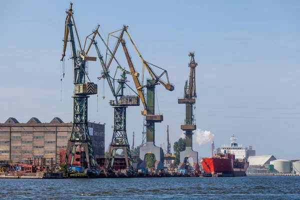 Scheepswerf in gdansk - weergave industriële — Stockfoto