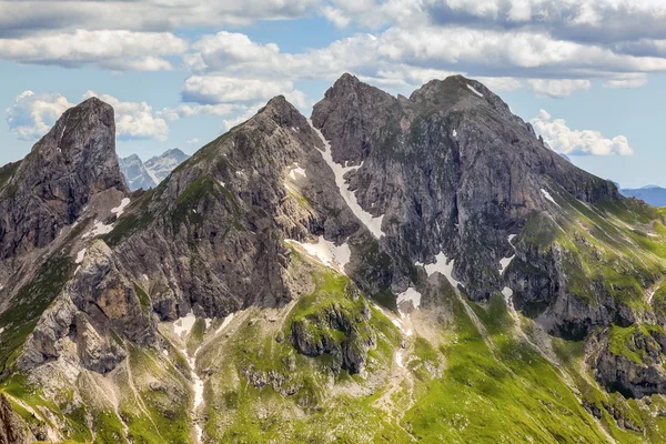 Montaña de Dolomitas en verano — Foto de Stock