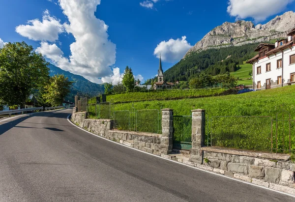 Winding, strada di montagna - Dolomiti, Italia — Foto Stock