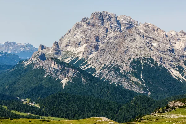 Montagna delle Dolomiti in estate — Foto Stock