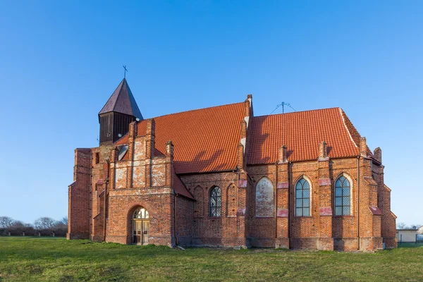 Middelalderkirke på landet - Stock-foto