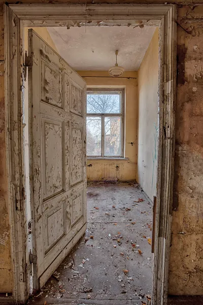 Hermosa, olvidada y destruida casa — Foto de Stock