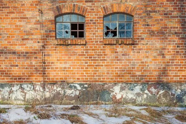 Eski, terk edilmiş ve inşa unutuldu — Stok fotoğraf