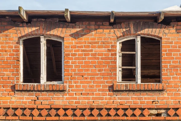 Eski, terk edilmiş ve inşa unutuldu — Stok fotoğraf