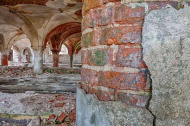 Unutulan istikrarlı bir güzel tuğla tonoz ile