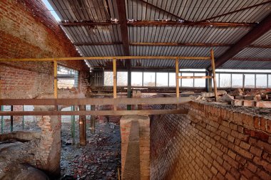 eski, terk edilmiş ve unutulmuş Tuğla Fabrikası