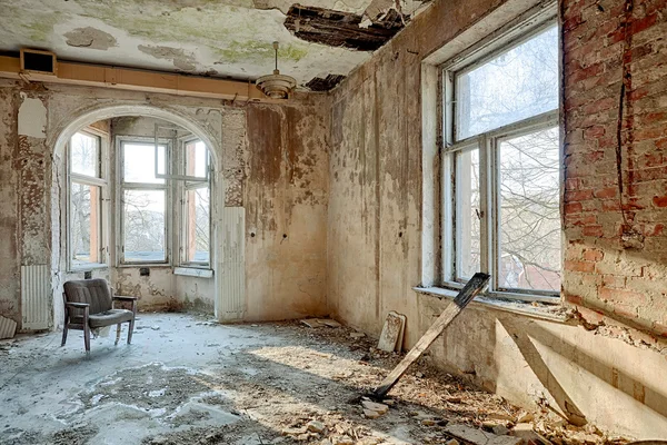 Beautiful, forgotten and destroyed house — Stock Photo, Image