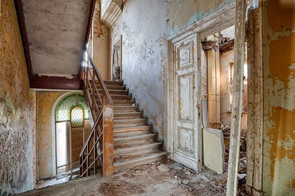 Beautiful, forgotten and destroyed house — Stock Photo, Image