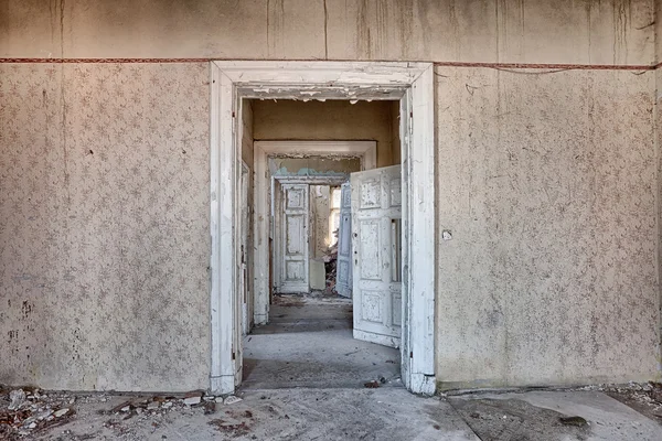 Beautiful, forgotten and destroyed house — Stock Photo, Image