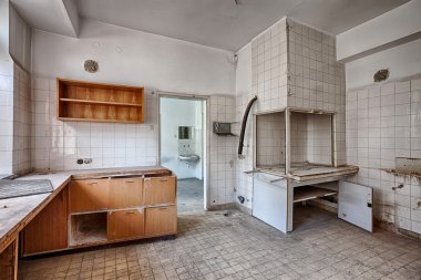 eski, terk edilmiş ve inşa unutuldu