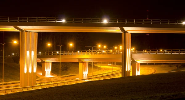 Vista notturna del ponte — Foto Stock