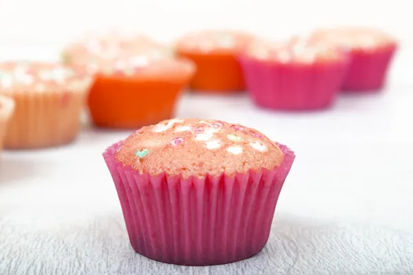 Magdalenas dulces recién horneadas — Foto de Stock