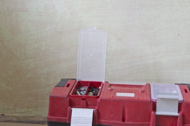 Kırmızı araç kutusu