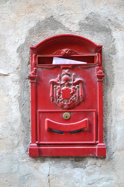 Röd brevlåda — Stockfoto