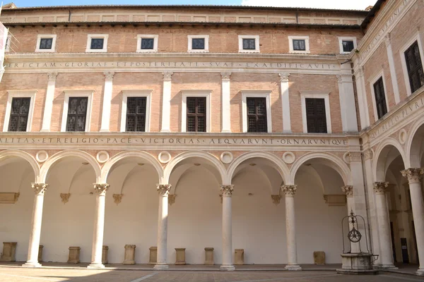 Pátio no Palácio Ducale — Fotografia de Stock