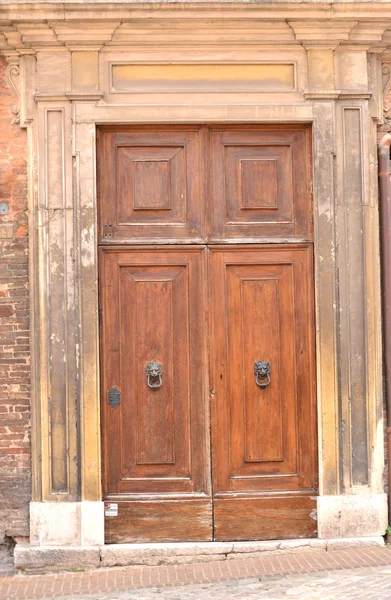 Italienische Haustür — Stockfoto