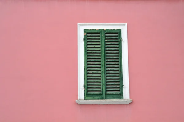 Italienska fönster — Stockfoto