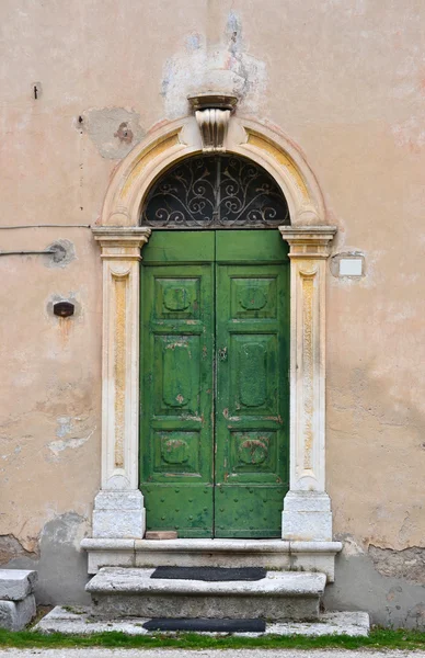 Vecchia porta d'ingresso — Foto Stock