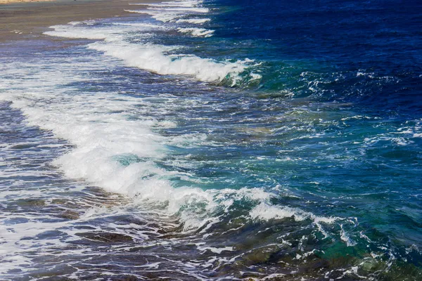 Modrá moře s vlnami — Stock fotografie