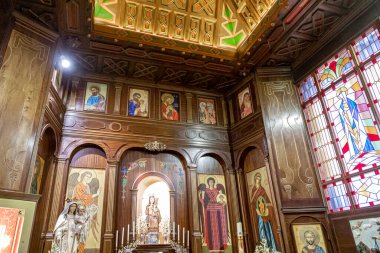 Buitrago del Lozoya, İspanya. Santa Maria del Castillo Kilisesi 'nin içindeki Virgen de las Flores Şapeli.