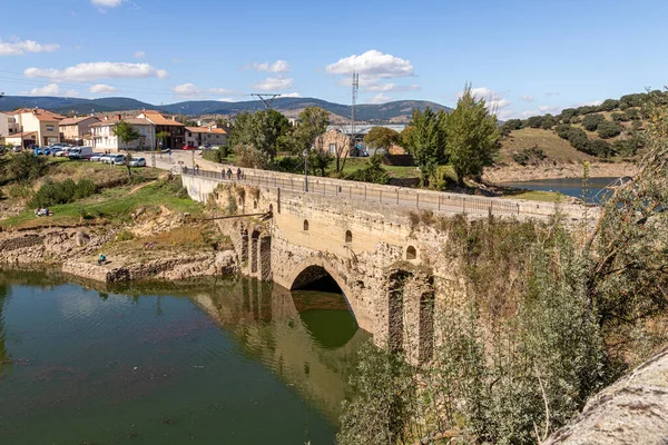 Buitrago Del Lozoya Espanha Puente Del Arrabal Uma Antiga Ponte — Fotografia de Stock