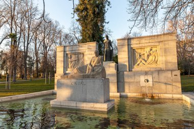 Madrid, İspanya. Santiago Ramon y Cajal anıtı, İspanyol nörolog, Parque El Retiro 'da nöroanatomi ve merkezi sinir sistemi uzmanı.
