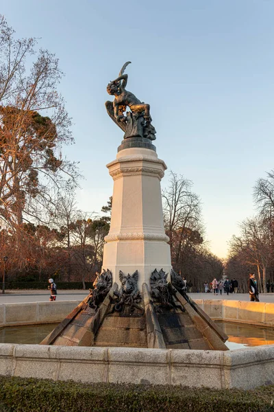 Madrid Spanien Fuente Del Angel Caido Monument Fallen Angel Fontän — Stockfoto