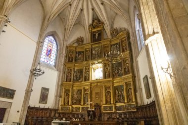 Ciudad Real, İspanya. Katedral de Nuestra Senora del Prado 'nun içindeki ana barok sunağı (Prado Katedrali' nin Aziz Meryem Ana 'sı))