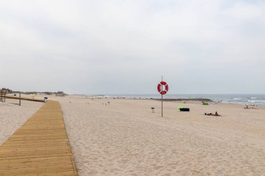 Costa Nova do Prado, Portekiz. Atlantik Okyanusu 'na bakan ünlü beyaz kumsal.