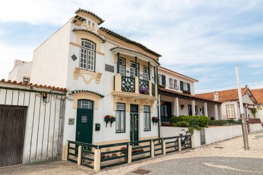 Costa Nova do Prado, Portekiz. Palheiros olarak bilinen ünlü renkli ahşap evler.