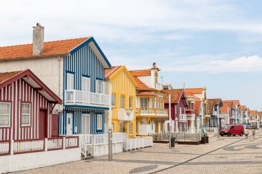 Costa Nova do Prado, Portekiz. Palheiros olarak bilinen ünlü renkli ahşap evler.
