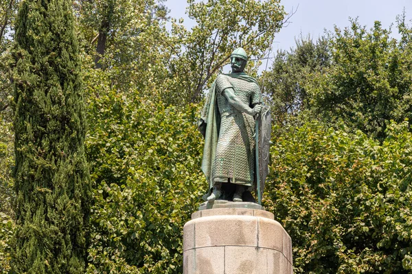 Guimaraes Portugal Monument Afonso Henriques First King Portugal Shield Sword — Fotografia de Stock