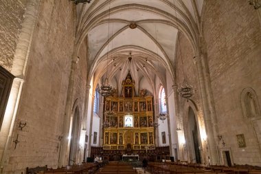 Ciudad Real, İspanya. Katedral de Nuestra Senora del Prado 'nun içindeki ana barok sunağı (Prado Katedrali' nin Aziz Meryem Ana 'sı))