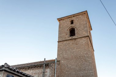 Ciudad Real, İspanya. Iglesia de Santiago Kulesi (St. James Kilisesi), 13. yüzyılda inşa edilmiş bir Roma Gotik kilisesi.
