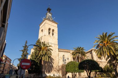 Ciudad Real, İspanya. Iglesia de San Pedro 'nun (Aziz Peter Kilisesi) çan kulesi, 14.-15. yüzyıllarda inşa edilmiş bir Gotik Roma Katolik tapınağı.