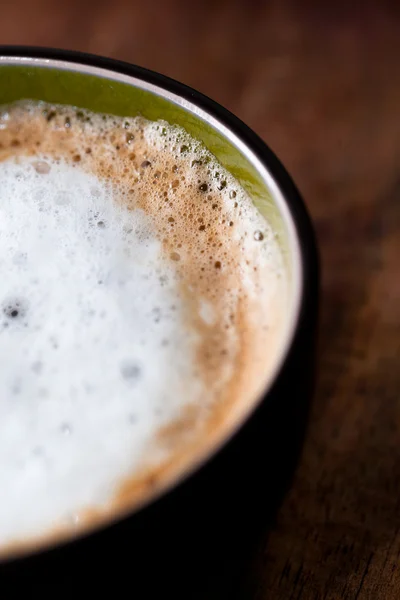 Café frais dans une tasse Images De Stock Libres De Droits