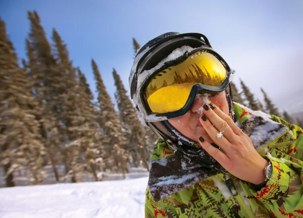 A health lifestyle image of young adult snowboarder with wet fac — Stock Photo, Image