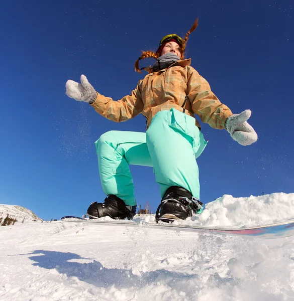 Snowboarder skoki — Zdjęcie stockowe