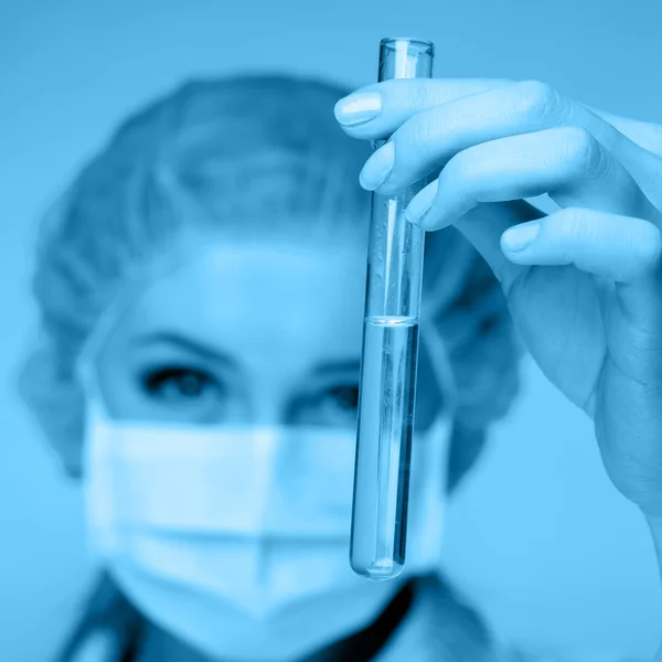 Researcher in the laboratory — Stock Photo, Image