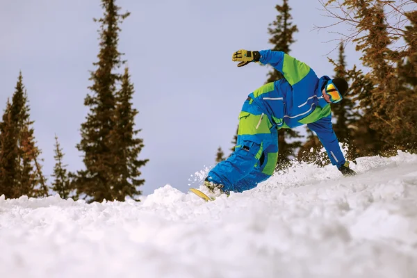 Snowboarder doing a toe side carve — Stock Photo, Image