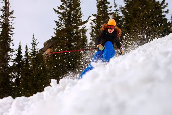 Snowboarder doing a toe side carve — Stock Photo, Image