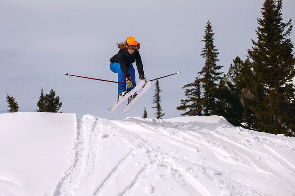 Jumping skier — Stock Photo, Image