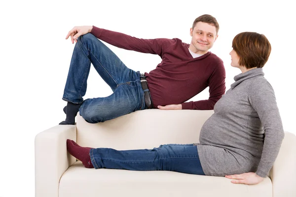 Retrato de pareja joven pendiente del niño — Foto de Stock