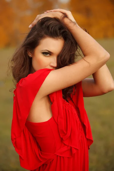 Portrait of young beautiful woman — Stock Photo, Image