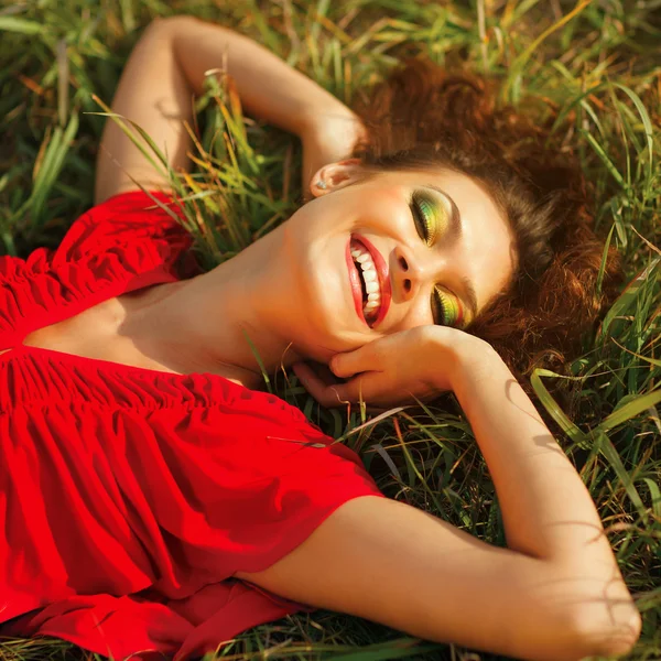 Happy Woman Enjoying Nature. — Stock Photo, Image